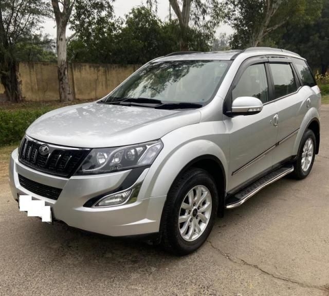 Mahindra XUV500 W7 2018