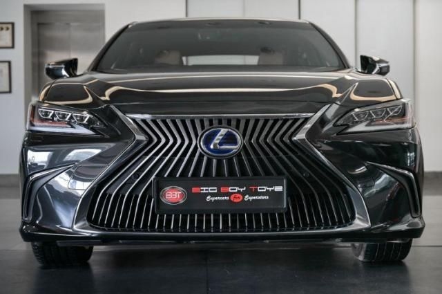 Lexus ES 300h Luxury 2022