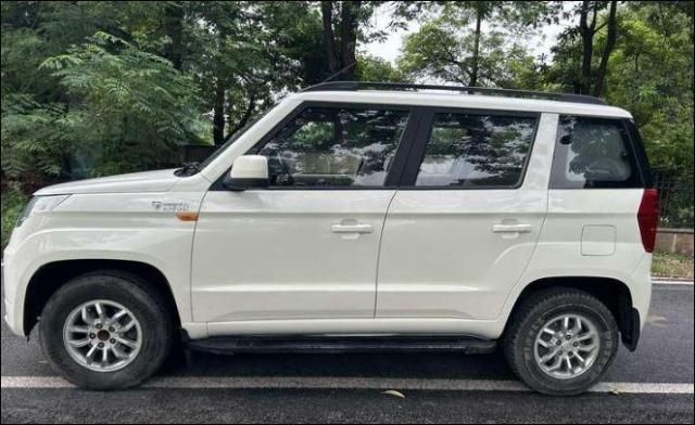 Mahindra TUV300 T8 2015