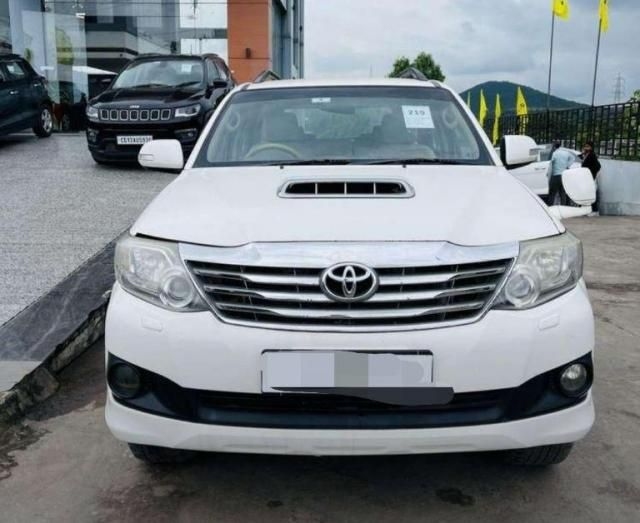 Toyota Fortuner 3.0 4X4 MT 2012