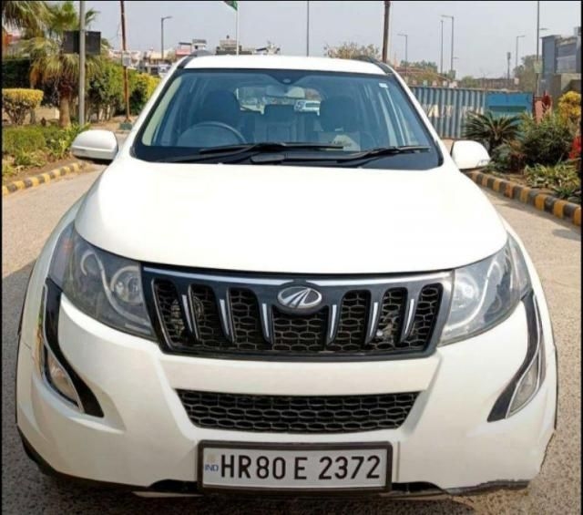 Mahindra XUV500 W6 2018