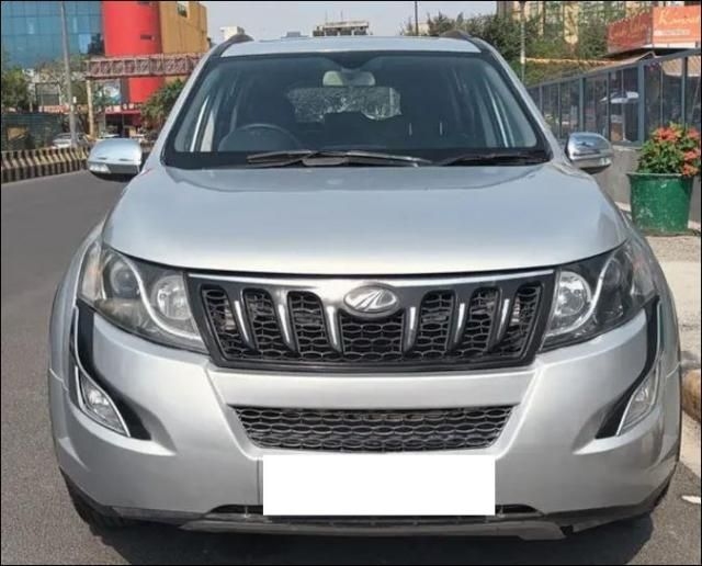 Mahindra XUV500 W10 2016