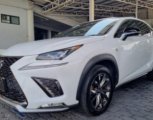 Lexus NX 300h Luxury 2019