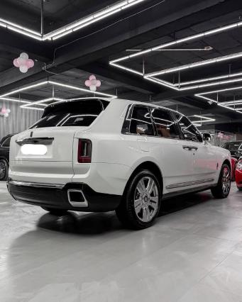 Rolls-Royce Cullinan V12 2024