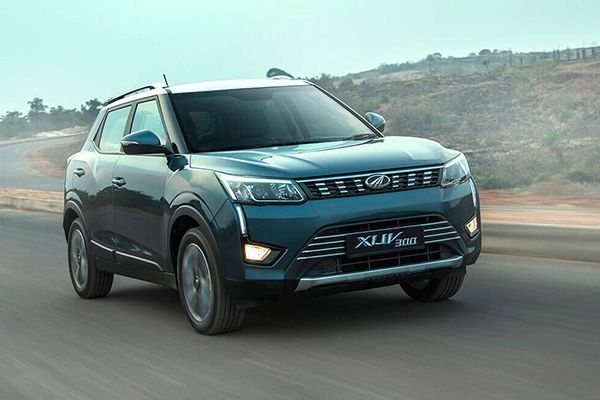 Mahindra XUV300 W6 DIESEL AMT 2010 Price in India | Droom