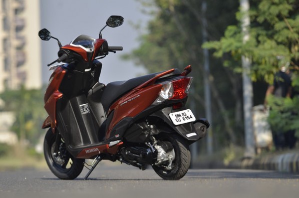 grazia 125 on road price