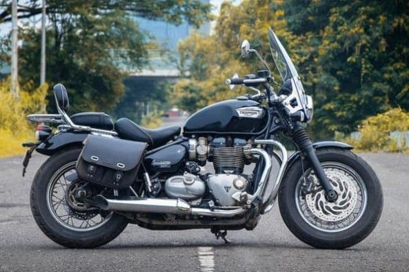 The Bonneville Speedmaster is the second bike in the Bonneville lineup to get a monoshock