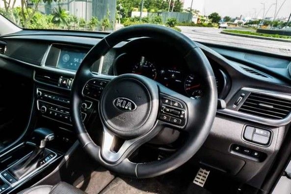  The cabin is done up in typical Kia fashion and boasts of good quality materials