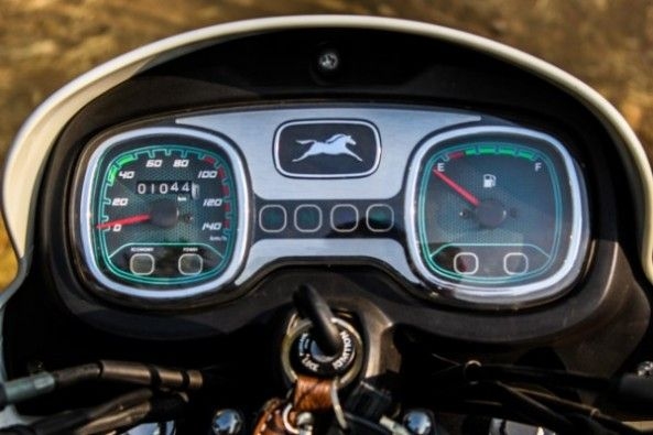The instrument cluster is simple and smart