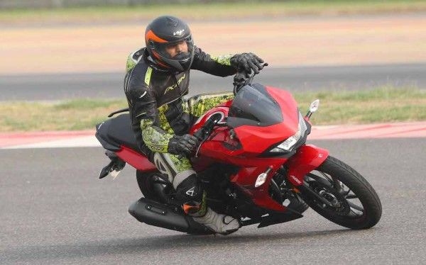 Red Color Hero Xtreme 200S on Track