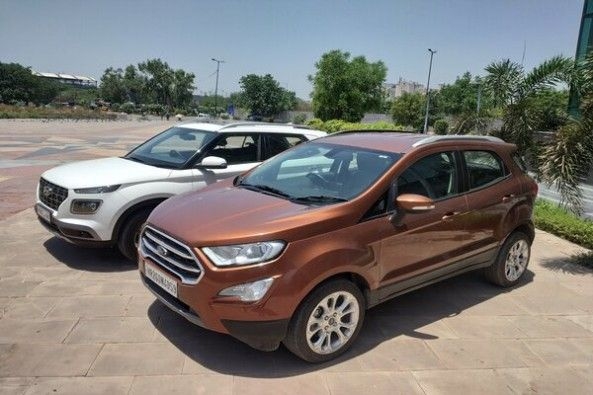 White Color Hyundai Venue and Copper Color Ford EcoSport Side Profiles