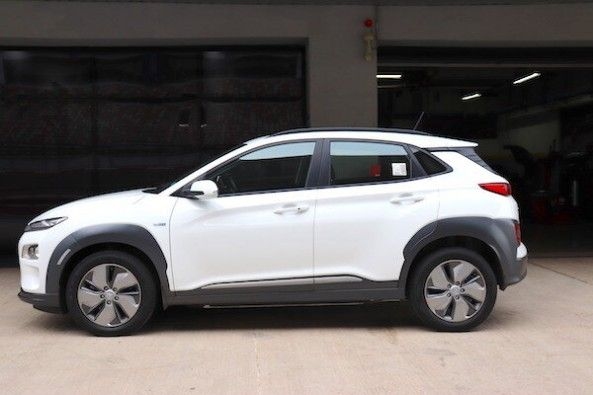 White Color Hyundai Kona Side Profile