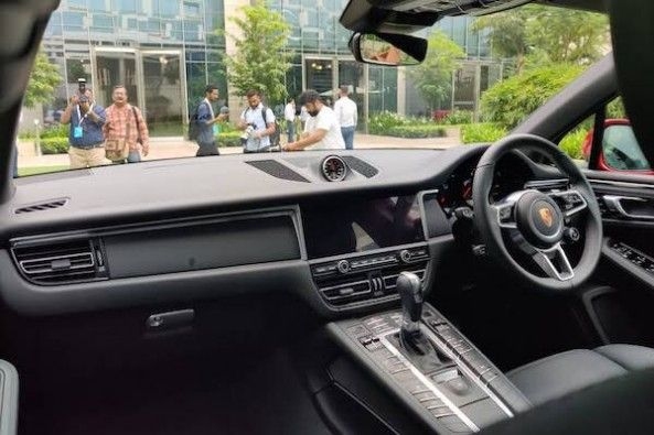 Porsche Macan Interiors and Steering Wheel