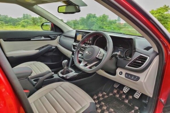 Kia Seltos Steering Wheel and Front Display 