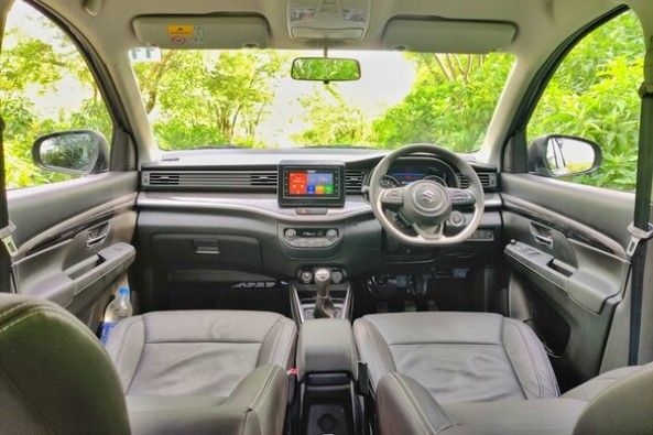 Maruti Suzuki XL6 Front Seats and Steering Wheel