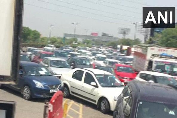 Traffic Jam in Delhi-Noida Highway