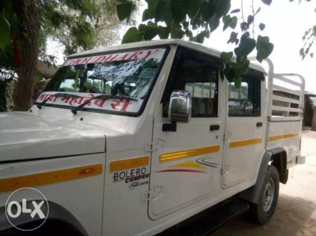 old mahindra van