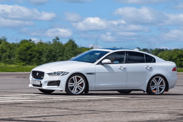 Jaguar Xe 2017 PRESTIGE