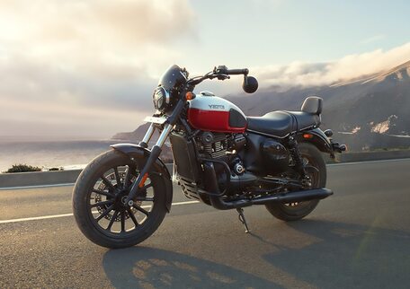 Yezdi Roadster 2024 Dark Inferno Red